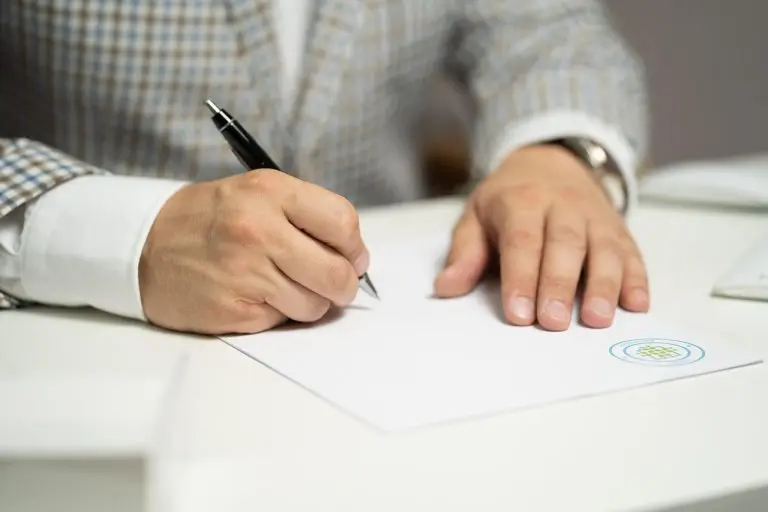 Assinatura de documentos para legalização de imóvel